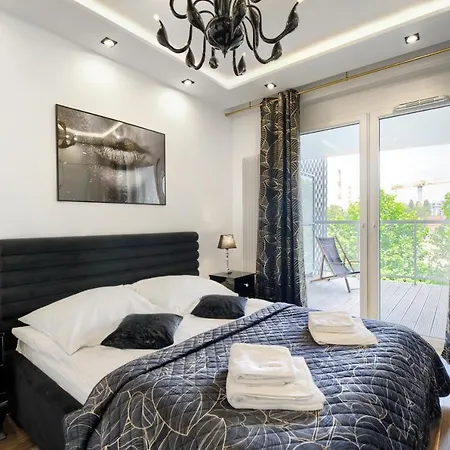 About Art - Sikorskiego Apartman *